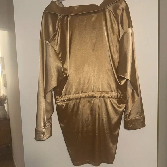Satin Gold Longsleeve Dress💛 - Picture 2 of 2